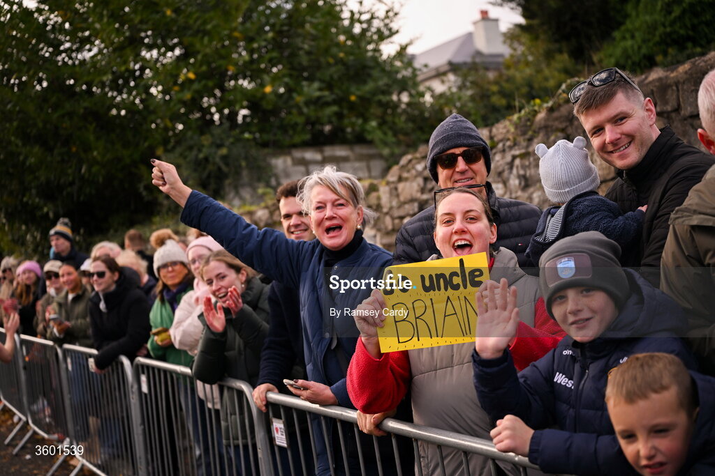 25 October 2026; Supporters during the 2026 Irish Life Dublin Marathon, as thousands of runners took to the streets of Dublin for the 45th running of the event. Photo by Ramsey Cardy/Sportsfile