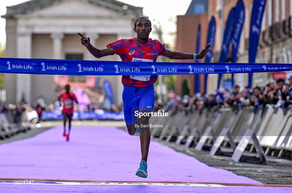 25 October 2026; Abay Alemu Lesa of Ethiopia crosses the line to win the 2026 Irish Life Dublin Marathon, as thousands of runners took to the streets of Dublin for the 45th running of the event. Photo by Sam Barnes/Sportsfile