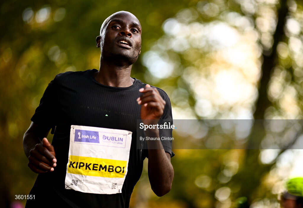25 October 2026; Enock Kipkemboi of Kenya during the 2026 Irish Life Dublin Marathon, as thousands of runners took to the streets of Dublin for the 45th running of the event. Photo by Shauna Clinton/Sportsfile