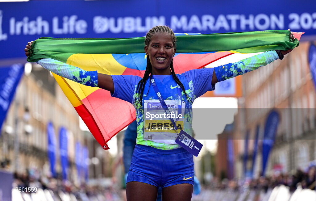 25 October 2026; Zenebu Fikdau Jebesa of Ethiopia celebrates after winning the 2026 Irish Life Dublin Marathon, as thousands of runners took to the streets of Dublin for the 45th running of the event. Photo by Sam Barnes/Sportsfile