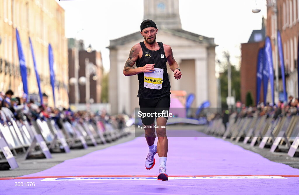 25 October 2026; Stephen McAuley of Ireland during the 2026 Irish Life Dublin Marathon, as thousands of runners took to the streets of Dublin for the 45th running of the event. Photo by Sam Barnes/Sportsfile