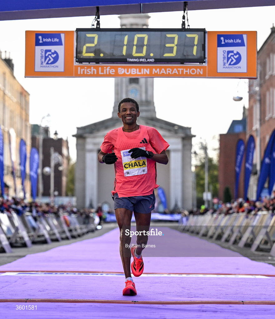 25 October 2026; Ebba Tulu Chala of Sweden crosses the line to finish second during the 2026 Irish Life Dublin Marathon, as thousands of runners took to the streets of Dublin for the 45th running of the event. Photo by Sam Barnes/Sportsfile
