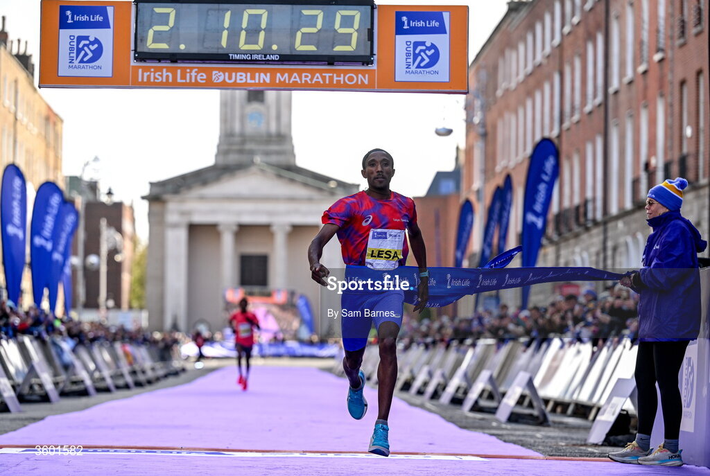 25 October 2026; Abay Alemu Lesa of Ethiopia crosses the line to win the 2026 Irish Life Dublin Marathon, as thousands of runners took to the streets of Dublin for the 45th running of the event. Photo by Sam Barnes/Sportsfile