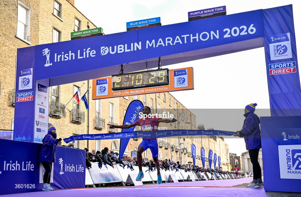 25 October 2026; Abay Alemu Lesa of Ethiopia celebrates after winning the 2026 Irish Life Dublin Marathon, as thousands of runners took to the streets of Dublin for the 45th running of the event. Photo by Sam Barnes/Sportsfile