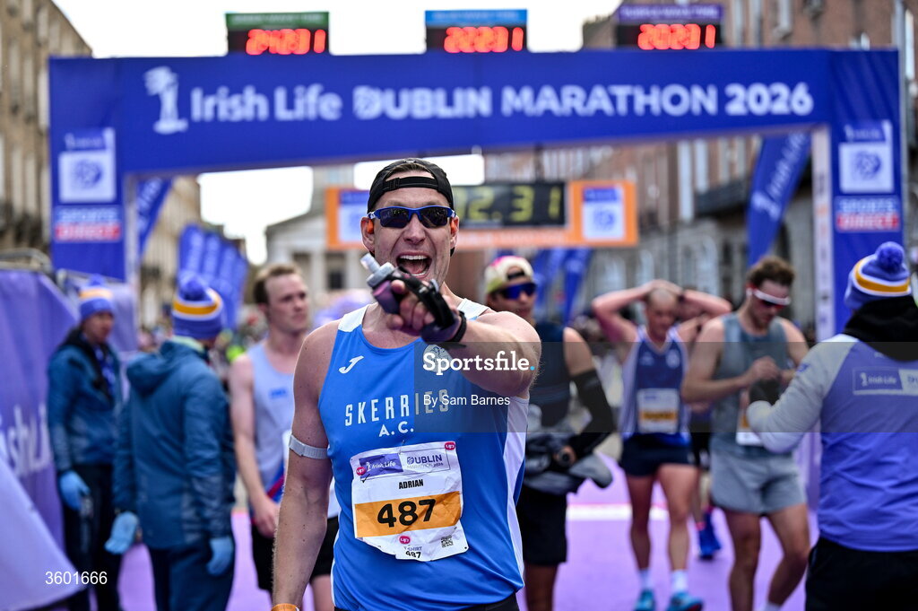25 October 2026; Adrian Hanley during the 2026 Irish Life Dublin Marathon, as thousands of runners took to the streets of Dublin for the 45th running of the event. Photo by Sam Barnes/Sportsfile