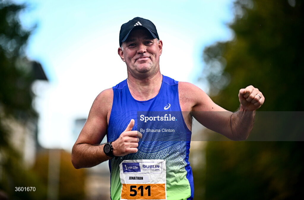 25 October 2026; Jonathan Dever during the 2026 Irish Life Dublin Marathon, as thousands of runners took to the streets of Dublin for the 45th running of the event. Photo by Shauna Clinton/Sportsfile
