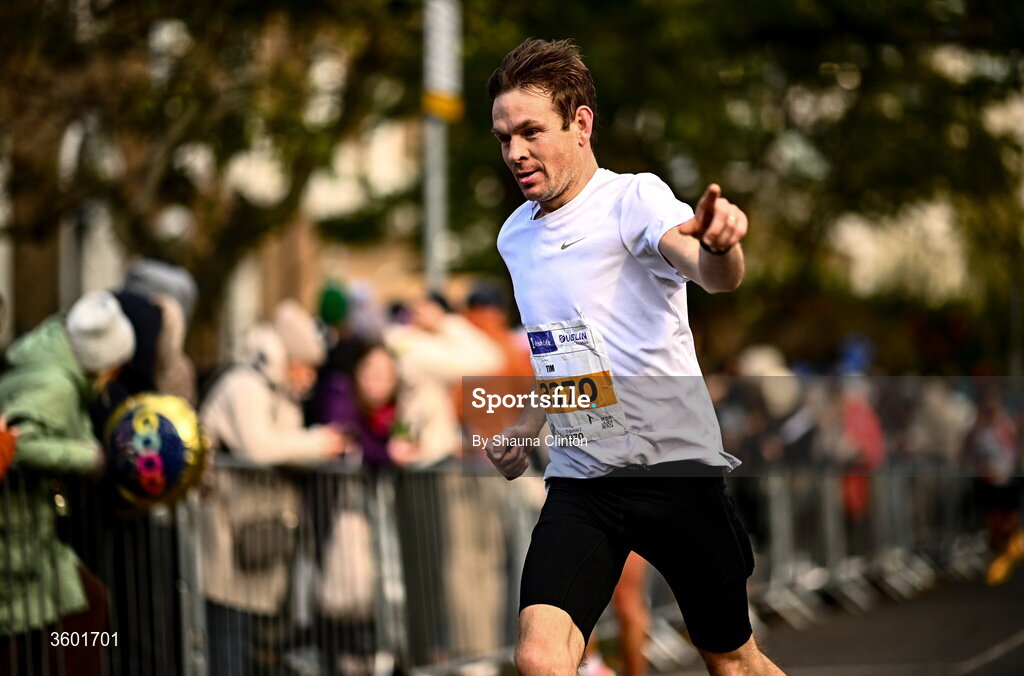 25 October 2026; Tim Jean during the 2026 Irish Life Dublin Marathon, as thousands of runners took to the streets of Dublin for the 45th running of the event. Photo by Shauna Clinton/Sportsfile