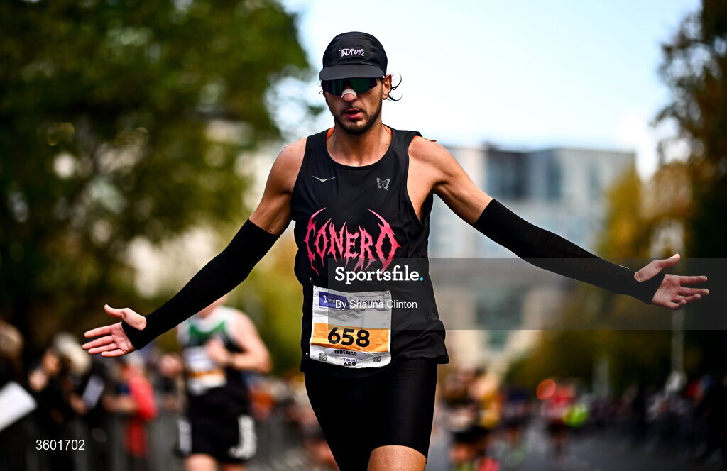 25 October 2026; Federico Taddei during the 2026 Irish Life Dublin Marathon, as thousands of runners took to the streets of Dublin for the 45th running of the event. Photo by Shauna Clinton/Sportsfile
