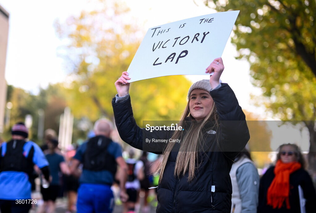 25 October 2026; Supporters during the 2026 Irish Life Dublin Marathon, as thousands of runners took to the streets of Dublin for the 45th running of the event. Photo by Ramsey Cardy/Sportsfile