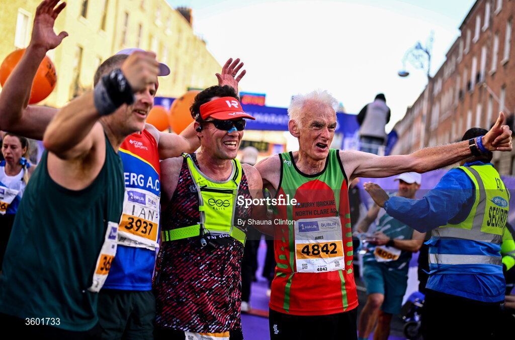 25 October 2026; Participants during the 2026 Irish Life Dublin Marathon, as thousands of runners took to the streets of Dublin for the 45th running of the event. Photo by Shauna Clinton/Sportsfile
