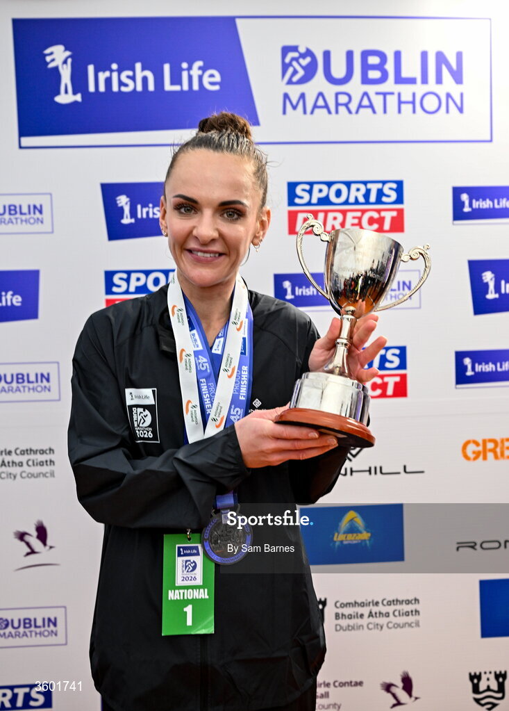 25 October 2026; Women's National champion Judith Storm of Ireland with the trophy during the 2026 Irish Life Dublin Marathon, as thousands of runners took to the streets of Dublin for the 45th running of the event. Photo by Sam Barnes/Sportsfile