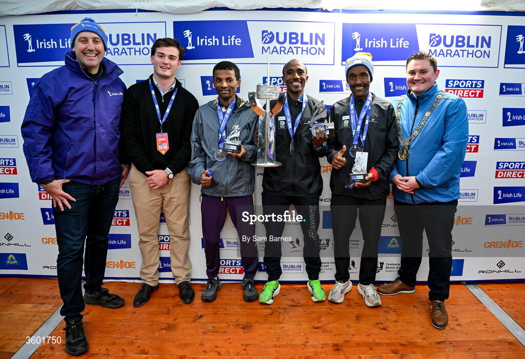25 October 2026; Men's overall top 3, from left, second place Ebba Tulu Chala of Sweden, winner Abay Alemu Lesa of Ethiopia, and third place Sahlesilassie Nigussie of Ethiopia with, from left, Irish Life Chief Executive Declan Bolger, Thomas Carroll, grandson of Noel Carroll, and Lord Mayor of Dublin Daryl Barron during the 2026 Irish Life Dublin Marathon, as thousands of runners took to the streets of Dublin for the 45th running of the event. Photo by Sam Barnes/Sportsfile