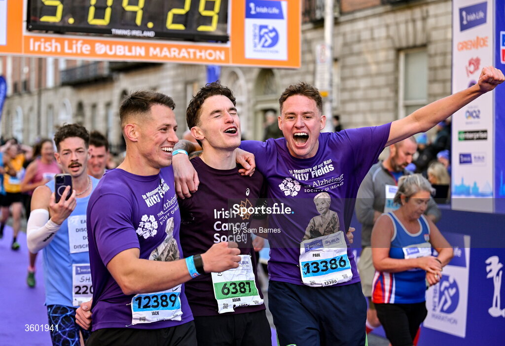 25 October 2026; Participants, from left, Jack Tuite, Adam Devitt and Paul Tuite during the 2026 Irish Life Dublin Marathon, as thousands of runners took to the streets of Dublin for the 45th running of the event. Photo by Sam Barnes/Sportsfile