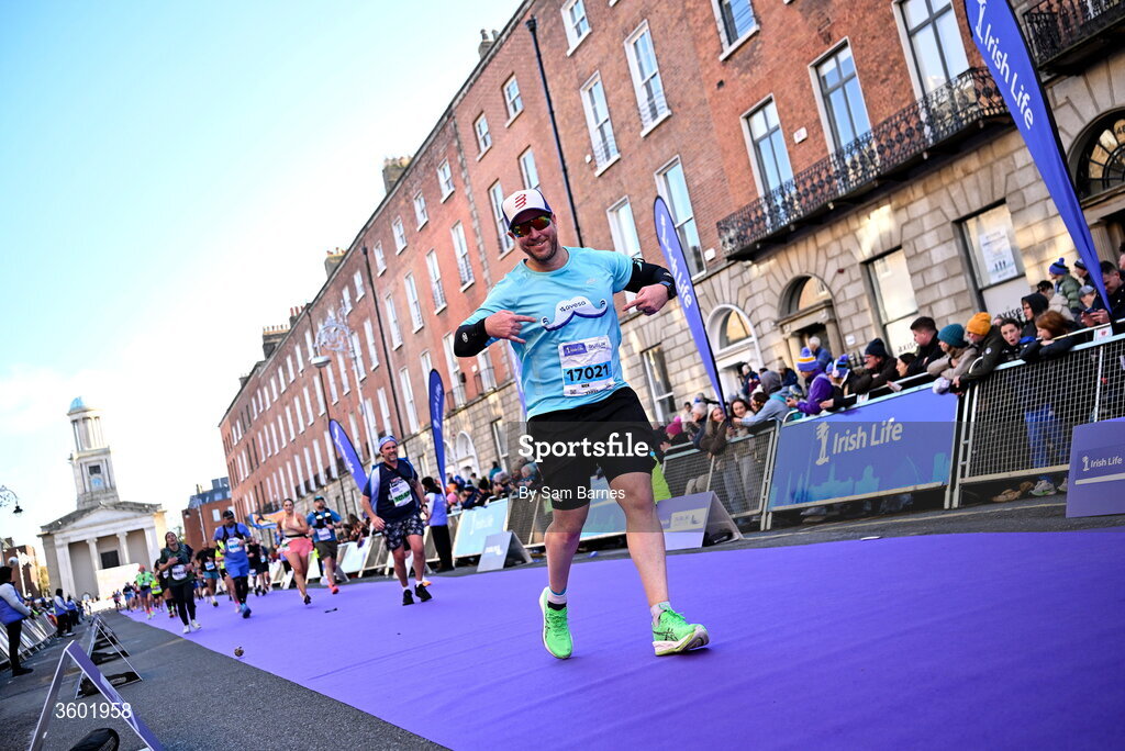25 October 2026; Participants during the 2026 Irish Life Dublin Marathon, as thousands of runners took to the streets of Dublin for the 45th running of the event. Photo by Sam Barnes/Sportsfile