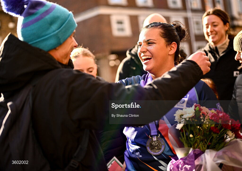 25 October 2026; Participants with family after the 2026 Irish Life Dublin Marathon, as thousands of runners took to the streets of Dublin for the 45th running of the event. Photo by Shauna Clinton/Sportsfile