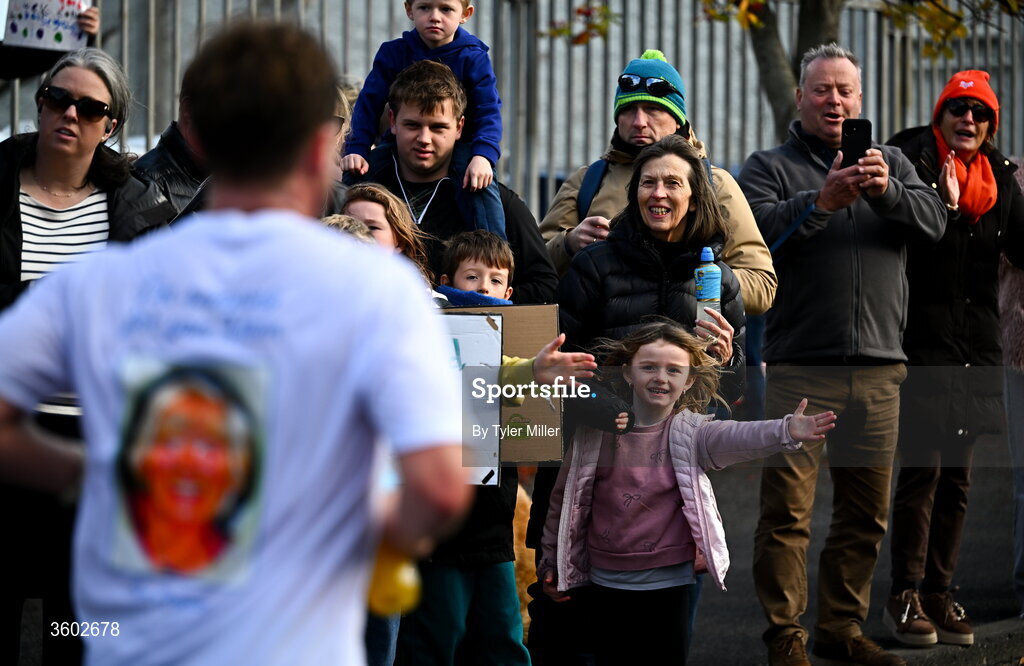 25 October 2026; Supporters during the 2026 Irish Life Dublin Marathon. Photo by Tyler Miller/Sportsfile