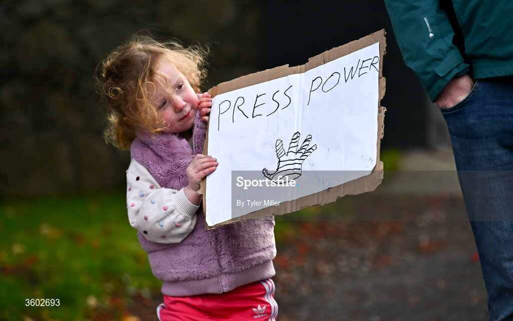 25 October 2026; A young Supporter during the 2026 Irish Life Dublin Marathon, as thousands of runners took to the streets of Dublin for the 45th running of the event. Photo by Tyler Miller/Sportsfile