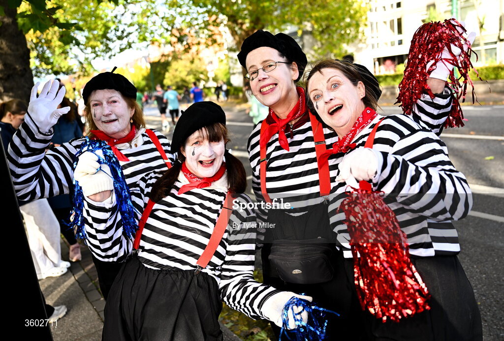 25 October 2026; Supporters during the 2026 Irish Life Dublin Marathon, as thousands of runners took to the streets of Dublin for the 45th running of the event. Photo by Tyler Miller/Sportsfile