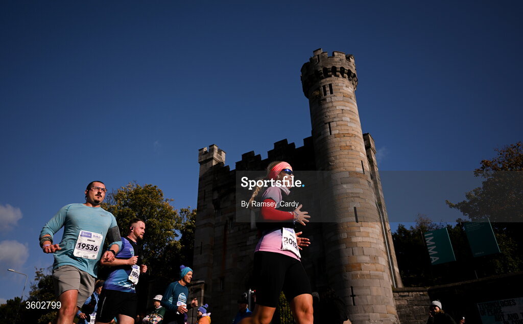 25 October 2026; Sebastian Dasta, left, and Viktorija Platake during the 2026 Irish Life Dublin Marathon, as thousands of runners took to the streets of Dublin for the 45th running of the event. Photo by Ramsey Cardy/Sportsfile *** NO REPRODUCTION FEE ***