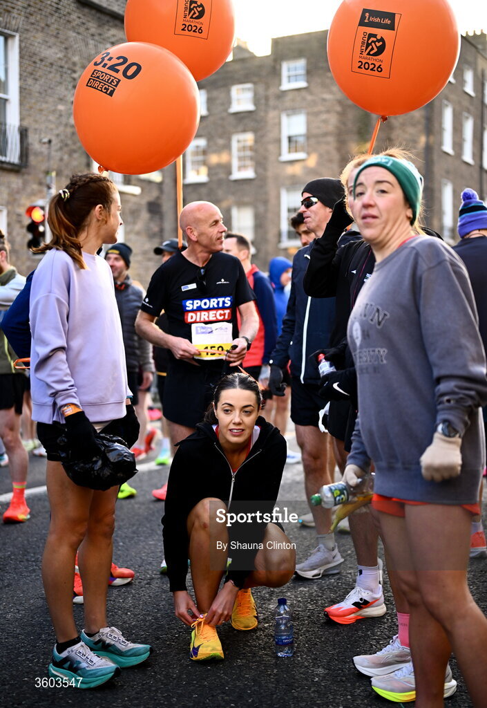 25 October 2026; Sports Direct pacers with participants before the 2026 Irish Life Dublin Marathon. Photo by Shauna Clinton/Sportsfile