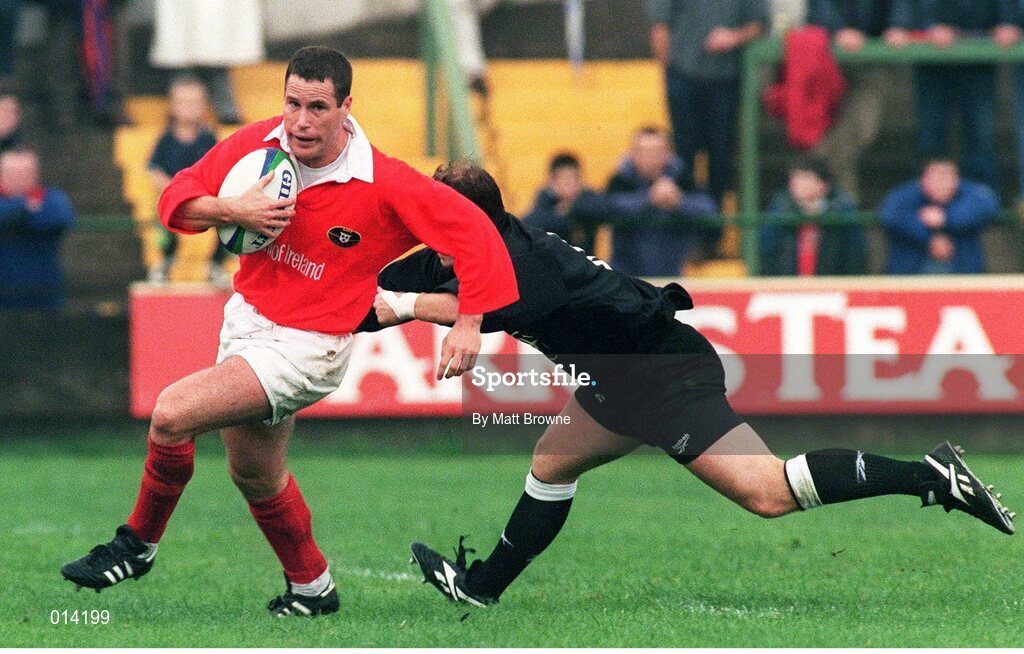 26 September 1998; Brian Roche, Munster, is tackled by Ian Jones, Neath. European Rugby Cup, Munster v Neath, Musgrave Park, Cork. Picture credit: Matt Browne / SPORTSFILE