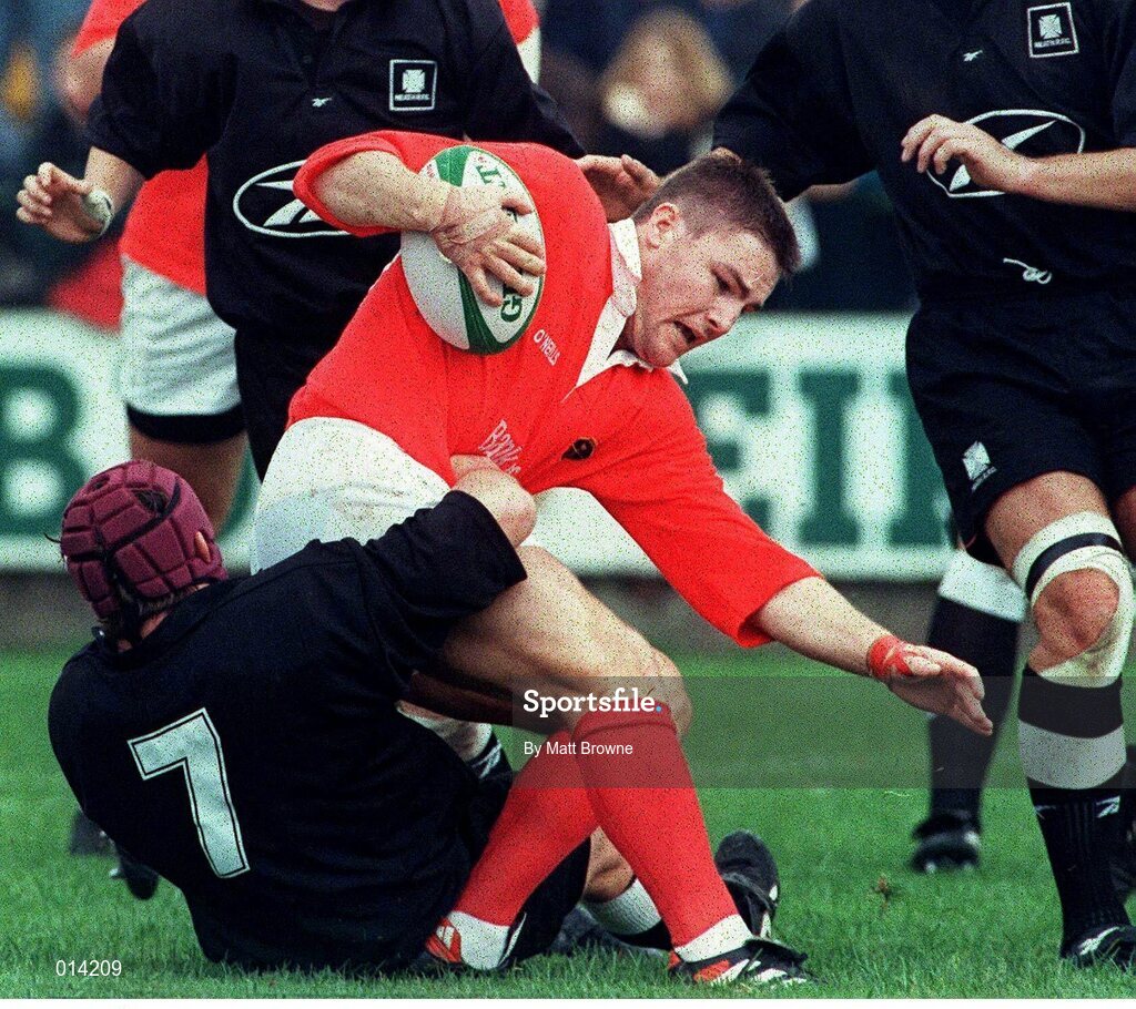 26 September 1998; Cian Mahony, Munster, is tackled by Brett Sinkinson, Neath. European Rugby Cup, Munster v Neath, Musgrave Park, Cork. Picture credit: Matt Browne / SPORTSFILE