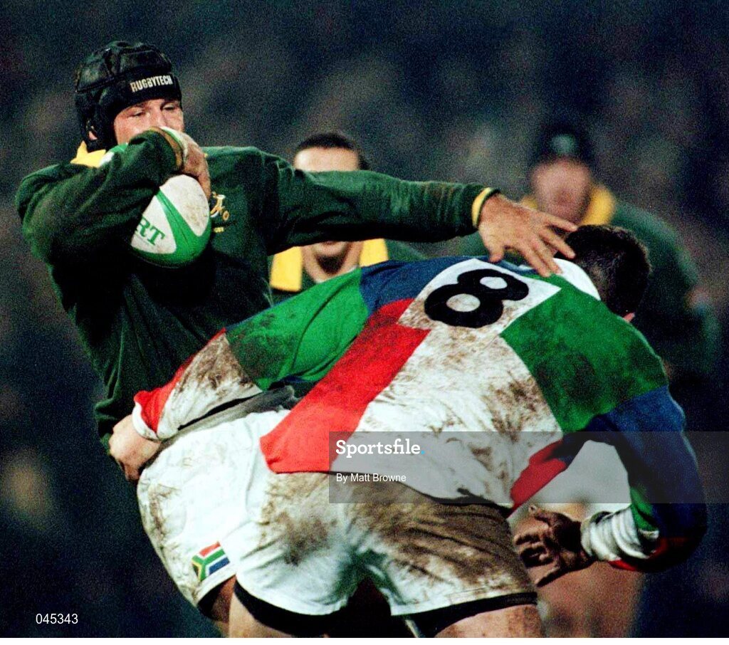 24 November 1998; Braam Van Straaten, South Africa, is tackled by Anthony Foley, Combined Provinces. Rugby fiendly, Combined Provinces v South Africa, Musgrave Park, Cork. Picture credit: Matt Browne / SPORTSFILE
