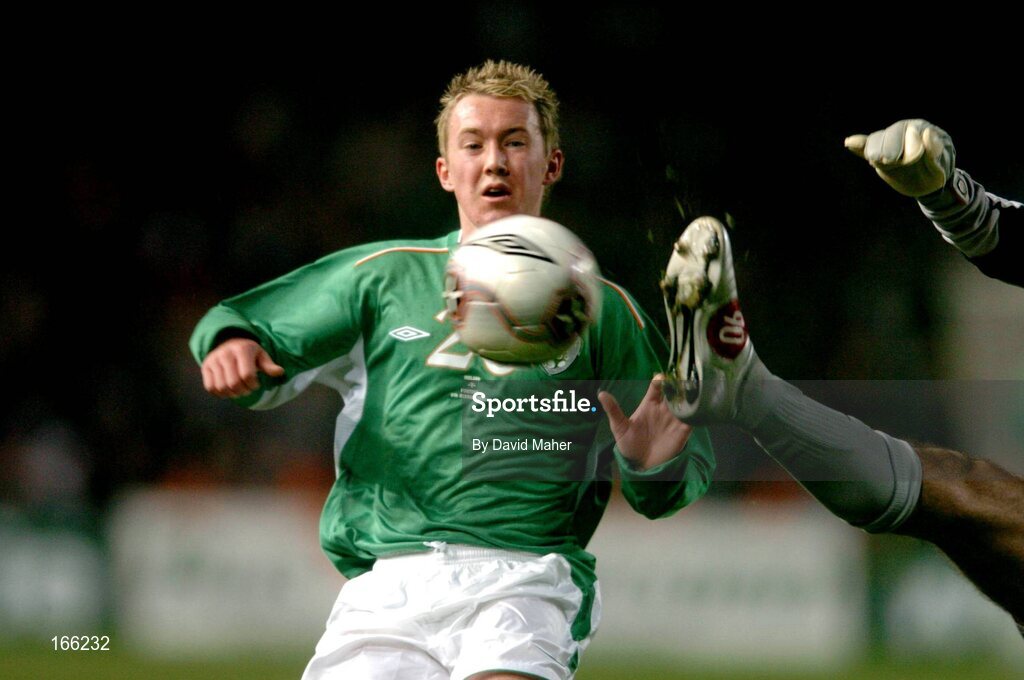 9 February 2005; Aiden McGeady, Republic of Ireland, in action against Ricardo, Portugal. International Friendly, Republic of Ireland v Portugal, Lansdowne Road, Dublin. Picture credit; David Maher / SPORTSFILE