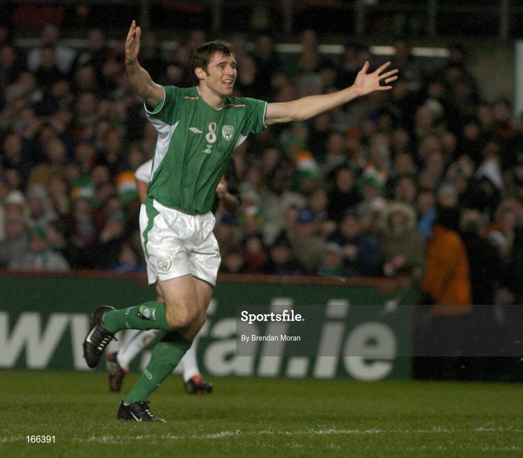 9 February 2005; Kevin Kilbane, Republic of Ireland, pleads with the referee for a free kick against Portugal. International Friendly, Republic of Ireland v Portugal, Lansdowne Road, Dublin. Picture credit; Brendan Moran / SPORTSFILE