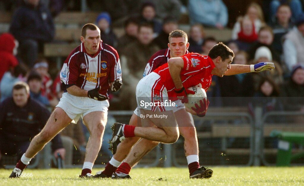 13 February 2005; Martin Cronin, Cork, in action against Alan Mangan and Michael Ennis, left, Westmeath. Allianz National Football League, Division 1A, Westmeath v Cork, Cusack Park, Mullingar, Co. Westmeath. Picture credit; Pat Murphy / SPORTSFILE