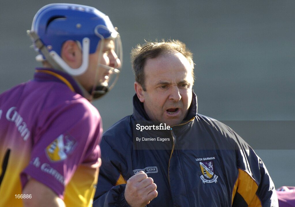 12 February 2005; Seamus Murphy, Wexford manager speaks to his players before the match. Walsh Cup Final, Wexford v Kilkenny, Wexford Park, Co. Wexford. Picture credit; Damien Eagers / SPORTSFILE