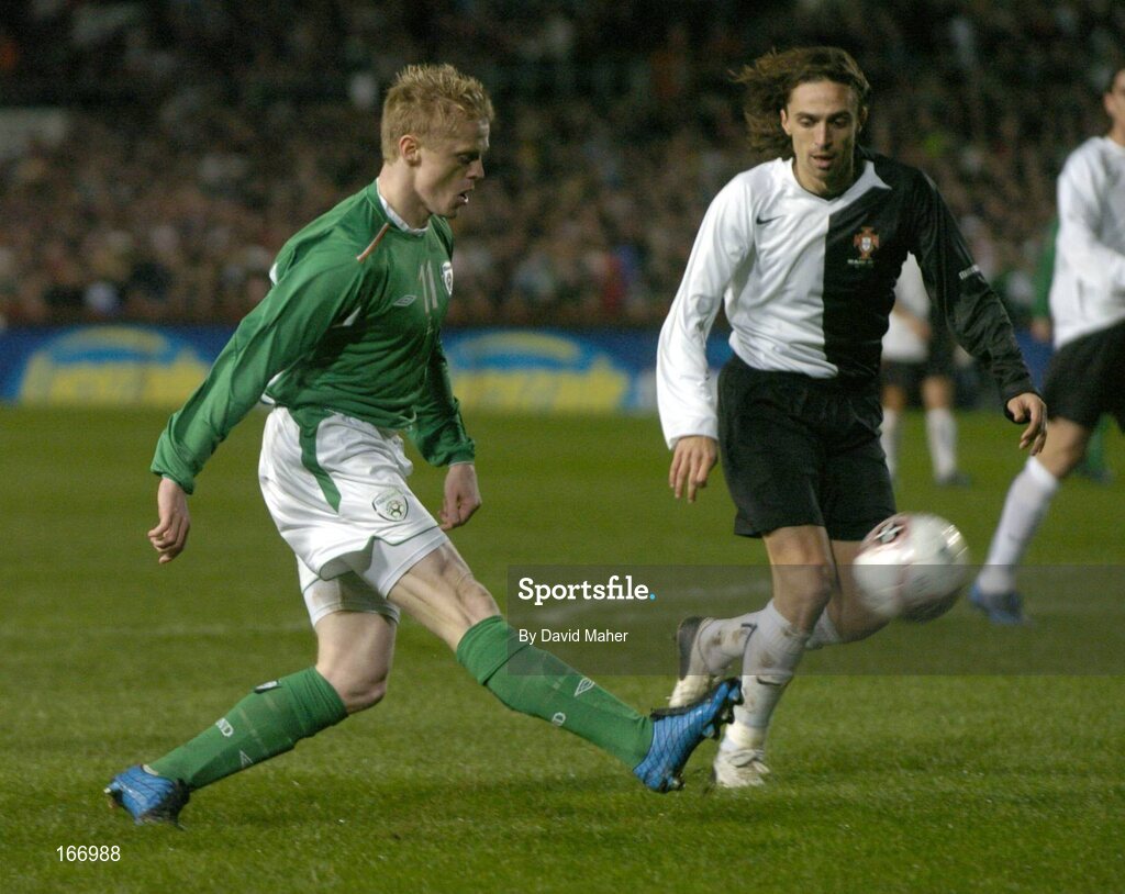 9 February 2005; Damien Duff, Republic of Ireland, in action against Rogerio Matias, Portugal. International Friendly, Republic of Ireland v Portugal, Lansdowne Road, Dublin. Picture credit; David Maher / SPORTSFILE