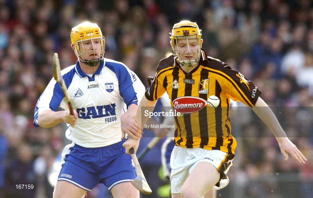20 February 2005; Richard Power, Kilkenny, in action against Eoin Murphy, Waterford. 2005 Allianz National Hurling League, Division 1A, Waterford v Kilkenny, Walsh Park, Waterford. Picture credit; Matt Browne / SPORTSFILE
