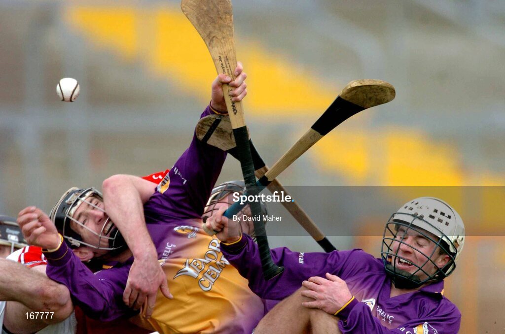 27 February 2005; Willie Doran, left, and Des Mythen, Wexford, in action against Pat Mulcahy, Cork. Allianz National Hurling League, Division 1B, Wexford v Cork, Wexford Park, Wexford. Picture credit; David Maher / SPORTSFILE