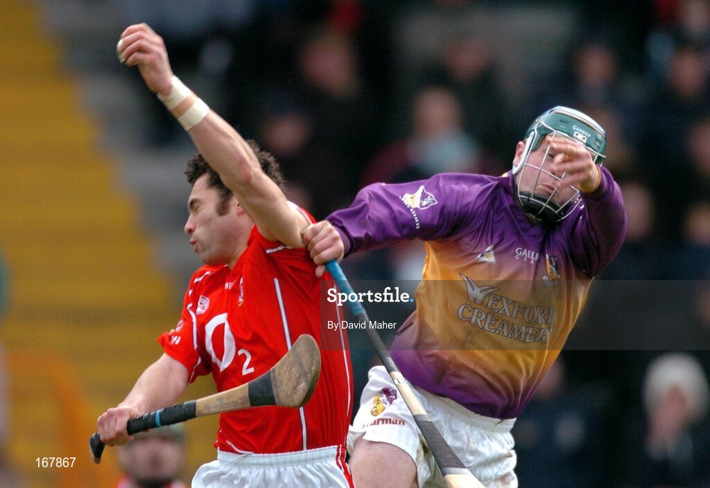 27 February 2005; Sean Og O hAilpin, Cork, in action against Paul Carley, Wexford. Allianz National Hurling League, Division 1B, Wexford v Cork, Wexford Park, Wexford. Picture credit; David Maher / SPORTSFILE
