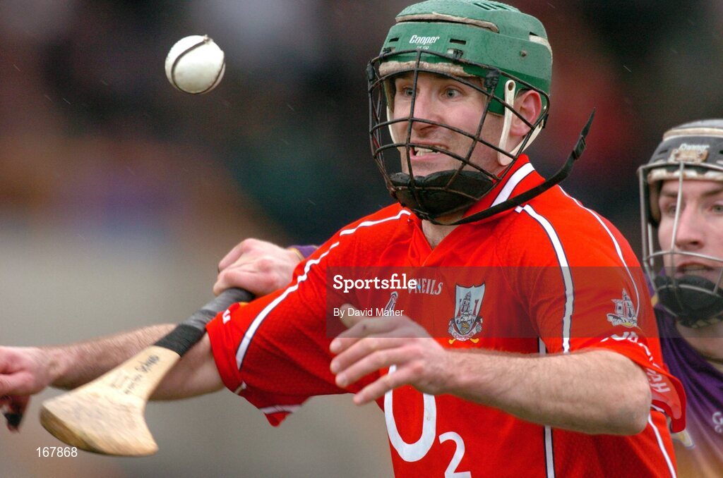 27 February 2005; Jerry O'Connor, Cork, in action against Redmond Barry, Wexford. Allianz National Hurling League, Division 1B, Wexford v Cork, Wexford Park, Wexford. Picture credit; David Maher / SPORTSFILE