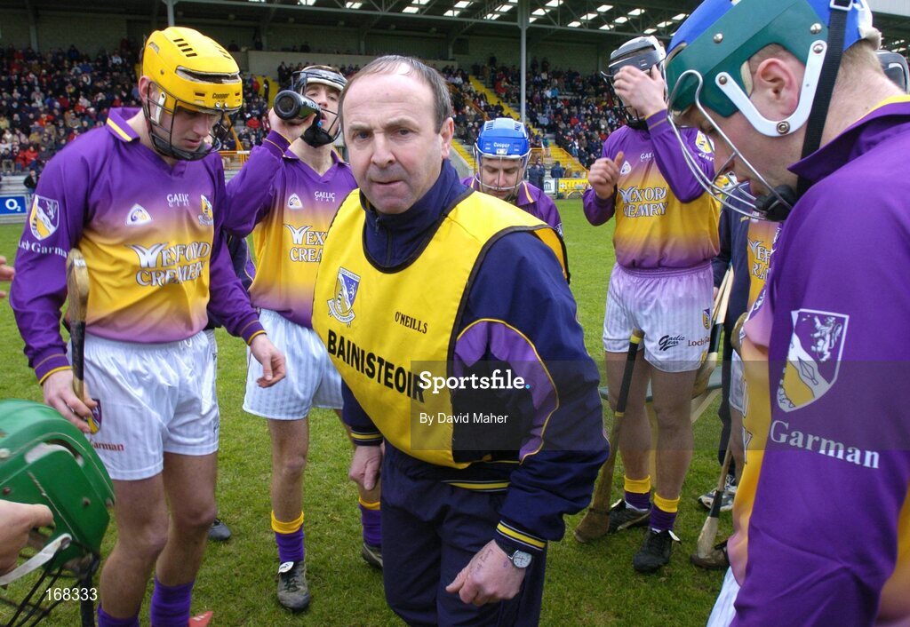 27 February 2005; Seamus Murphy, Wexford manager, with his players before the start of the game. Allianz National Hurling League, Division 1B, Wexford v Cork, Wexford Park, Wexford. Picture credit; David Maher / SPORTSFILE