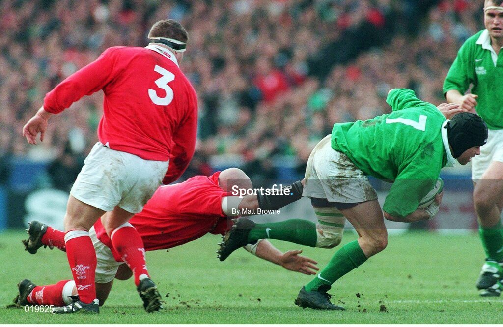 20 February 1999; Andy Ward, Ireland, escapes the tackle of Craig Quinnell and David Young (3), Wales. Five Nations Rugby International, Ireland v Wales, Wembley Stadium, London, England. Picture credit: Matt Browne / SPORTSFILE