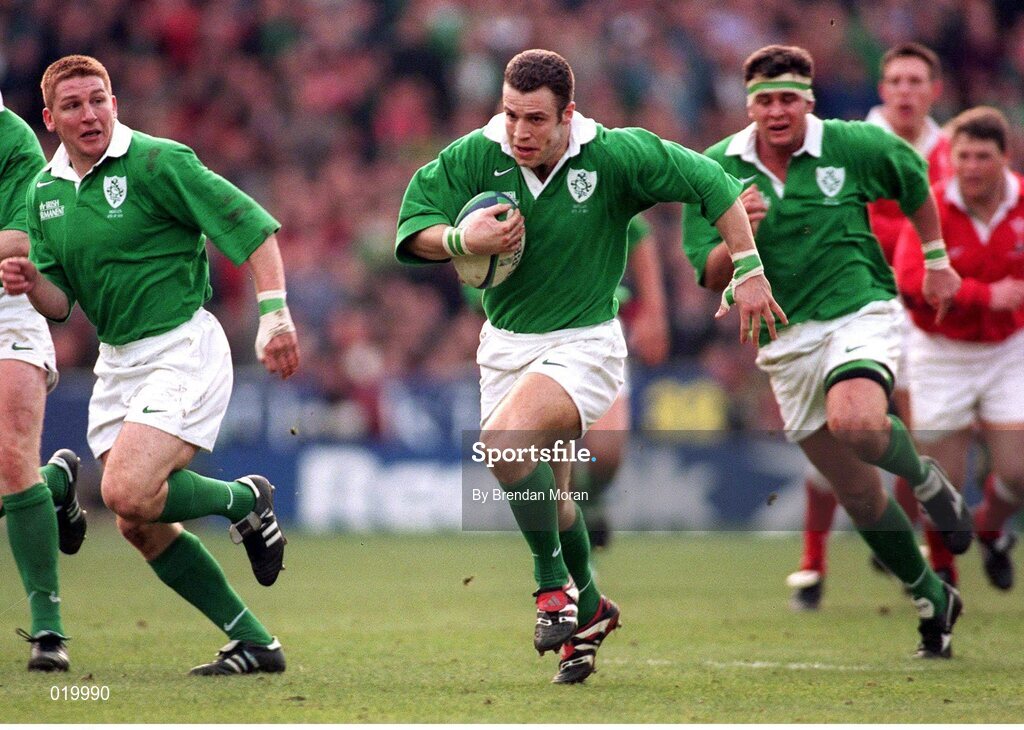 20 February 1999; Kevin Maggs, Ireland, races clear to score his sides first try. Five Nations Rugby Championship, Ireland v Wales, Wembley Stadium, London, England. Picture credit: Brendan Moran / SPORTSFILE