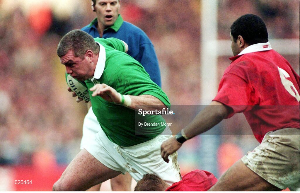 20 February 1999; Victor Costello, Ireland, under pressure from Martyn Williams, Wales. Five Nations Rugby Championship, Ireland v Wales, Wembley Stadium, London, England. Picture credit: Brendan Moran / SPORTSFILE