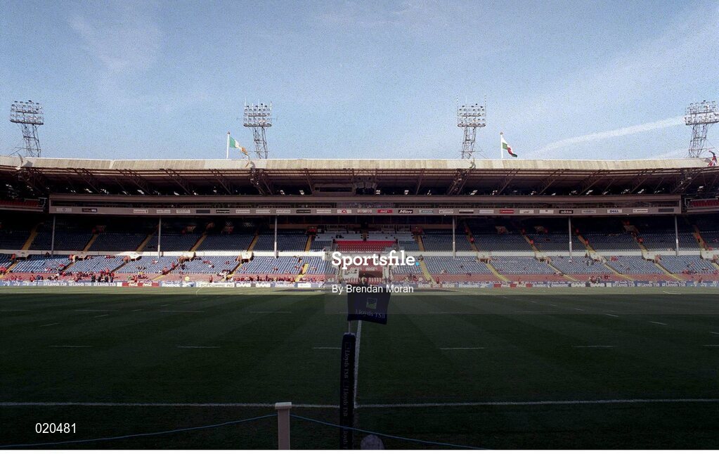20 February 1999; Wembley Stadium. Five Nations Rugby Championship, Ireland v Wales, Wembley Stadium, London, England. Picture credit: Brendan Moran / SPORTSFILE