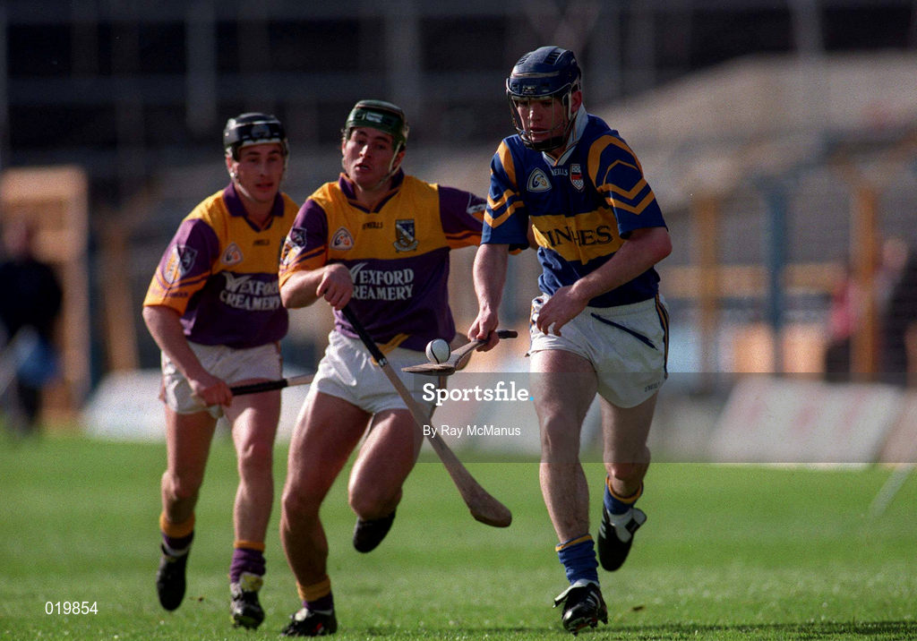 21 March 1999; Eddie Tucker of Tipperary in action against Declan Ruth and Rory McCarthy of Wexford during the Church and General National Hurling League Division 1B match between Tipperary and Wexford at Semple Stadium in Thurles, Tipperary. Photo by Ray McManus/Sportsfile