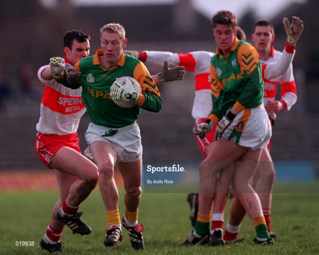 28 Feburary 1999; Graham Geraghty of Meath in action against Declan Bateson of Derry during the Church and General National Football League Division 1 match between Meath and Derry at Páirc Tailteann in Navan, Meath. Photo by Aoife Rice/Sportsfile
