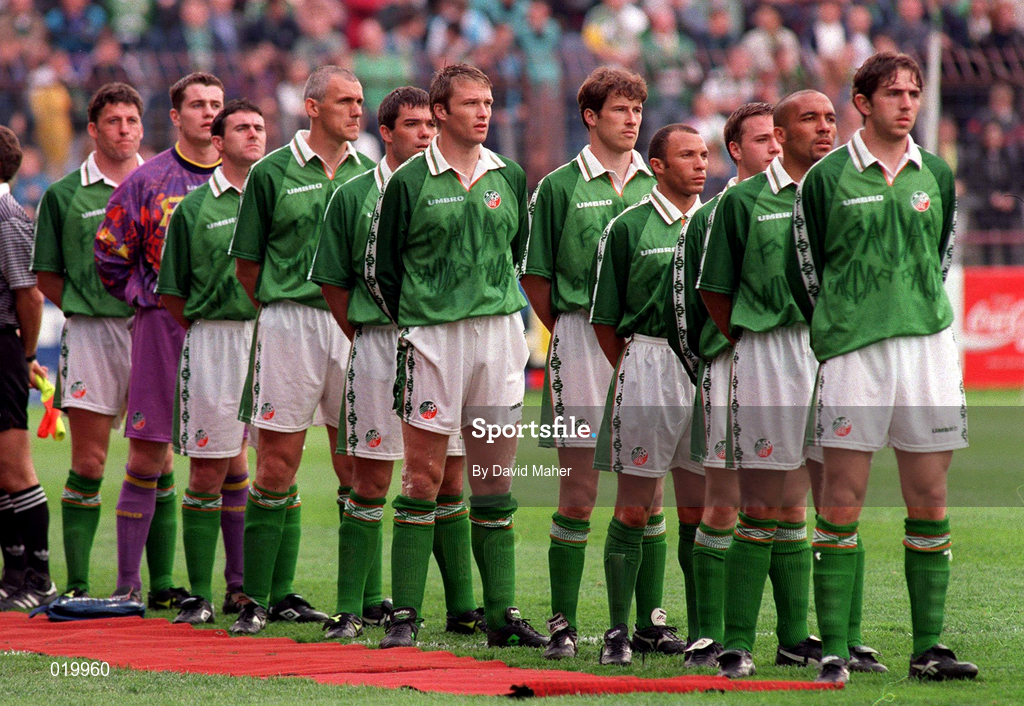 29 May 1996; The Republic of Ireland team ahead of the international friendly match between Republic of Ireland and Portugal at Lansdowne Road in Dublin. Photo by David Maher/Sportsfile