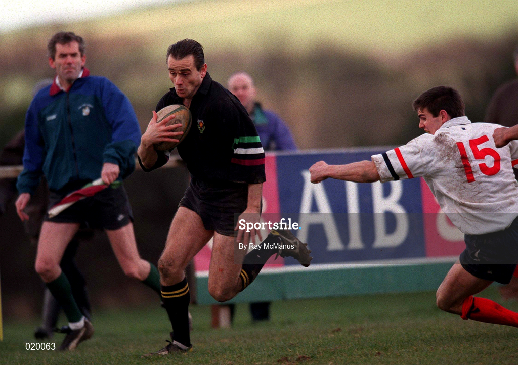 27 February 1999; John Corr of DSLP on his way to scoring a try during the AIB All-Ireland League Division 2 match between DLSP and Malone at Kilternan Park in Dublin. Photo by Ray McManus/Sportsfile