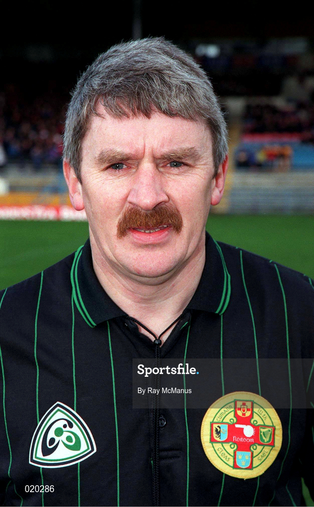 21 February 1999; Referee Pat Horan during the AIB All-Ireland Senior Club Hurling Championship Semi-Final match between St Joseph's Doora Barefield and Athenry at Semple Stadium in Thurles, Tipperary. Photo by Ray McManus/Sportsfile