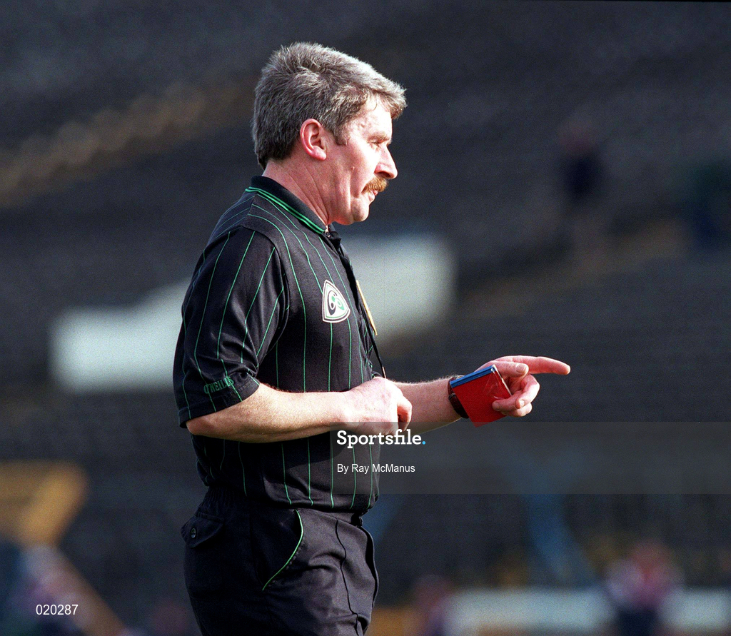 21 February 1999; Referee Pat Horan during the AIB All-Ireland Senior Club Hurling Championship Semi-Final match between St Joseph's Doora Barefield and Athenry at Semple Stadium in Thurles, Tipperary. Photo by Ray McManus/Sportsfile
