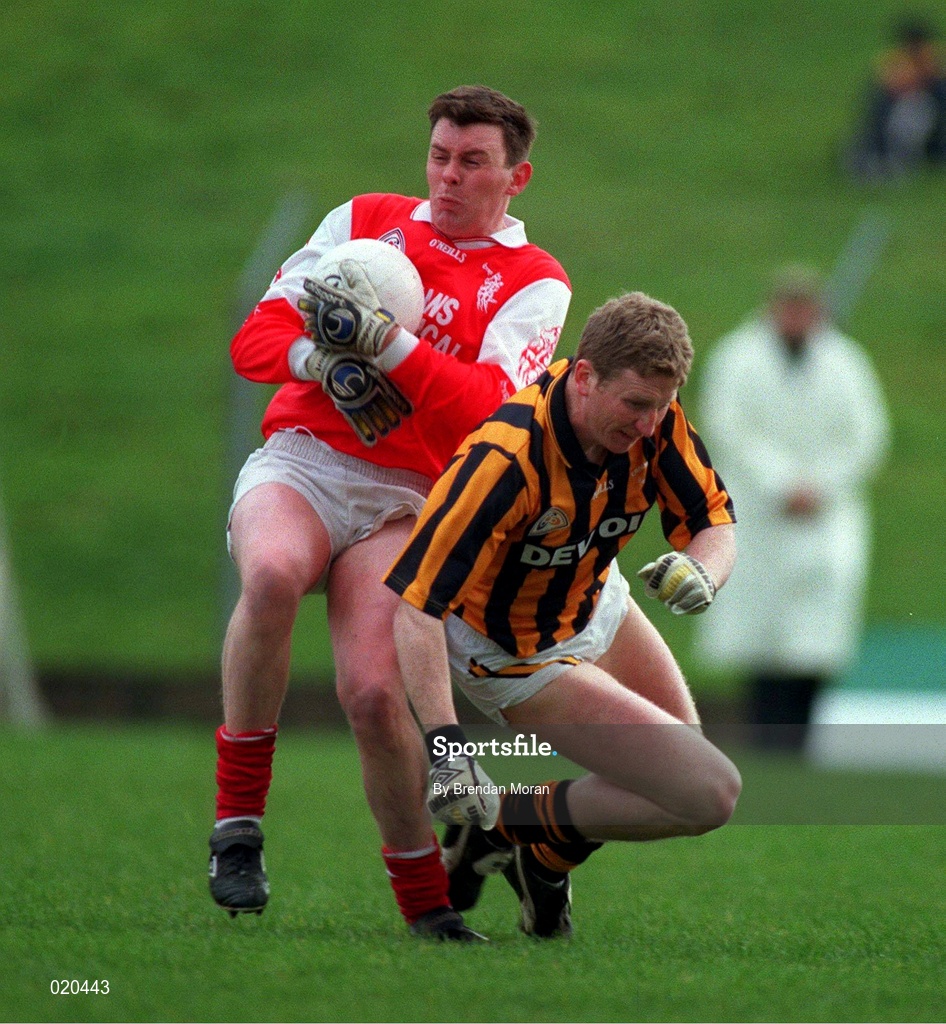21 February 1999; Tom Nolan of Éire Og in action against Francie Bellew of Crossmaglen Rangers during the AIB All-Ireland Senior Club Football Championship Semi-Final match between Crossmaglen Rangers and Éire Og at Páirc Tailteann in Navan, Meath. Photo by Brendan Moran/Sportsfile