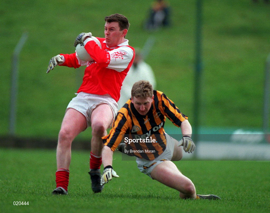 21 February 1999; Tom Nolan of Éire Og in action against Francie Bellew of Crossmaglen Rangers during the AIB All-Ireland Senior Club Football Championship Semi-Final match between Crossmaglen Rangers and Éire Og at Páirc Tailteann in Navan, Meath. Photo by Brendan Moran/Sportsfile