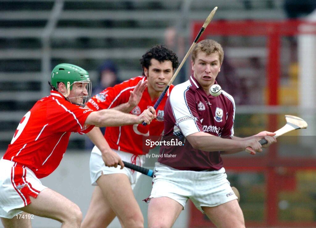 24 April 2005; Kevin Hayes, Galway, in action against Jerry O'Connor, left and Sean Og O' hAilpin, Cork. Allianz National Hurling League, Division 1, Round 3, Cork v Galway, Pairc Ui Chaoimh, Cork. Picture credit; David Maher / SPORTSFILE